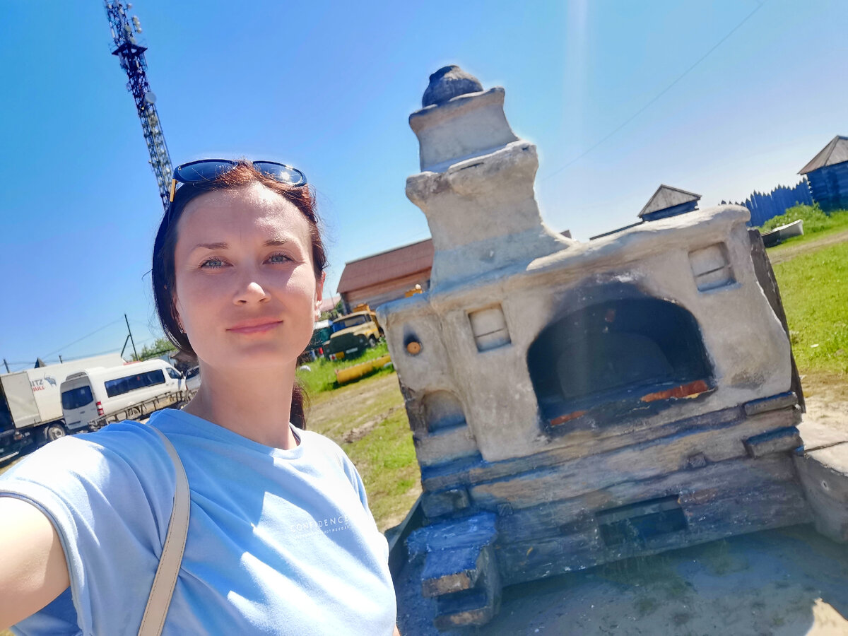 А это я на фоне той самой чудо-печки :)