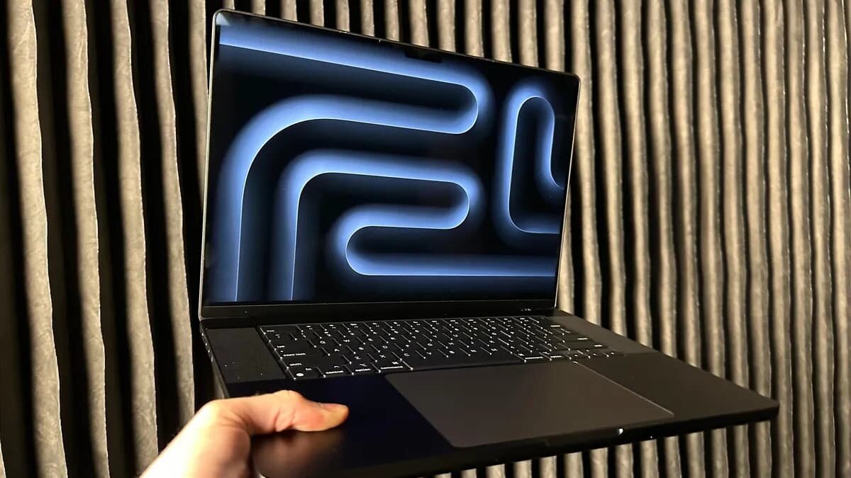 MacBook Pro в новом цвете «Космический Черный»