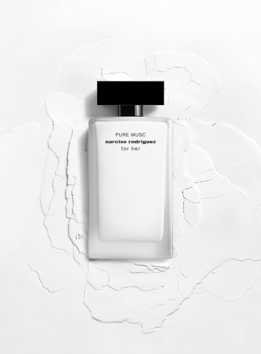 Шикарный «Pure Musc For Her» от Narciso Rodriguez с длинным шлейфом.