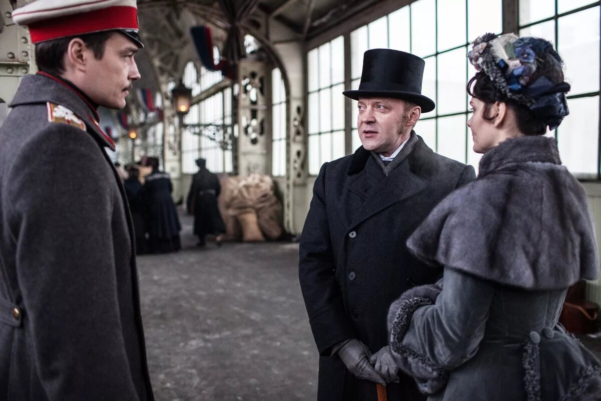 Вронский, Каренин и Анна. Кадр из фильма (источник фото: https://ic.pics.livejournal.com/econom_romantic/10171815/23766/23766_original.jpg)