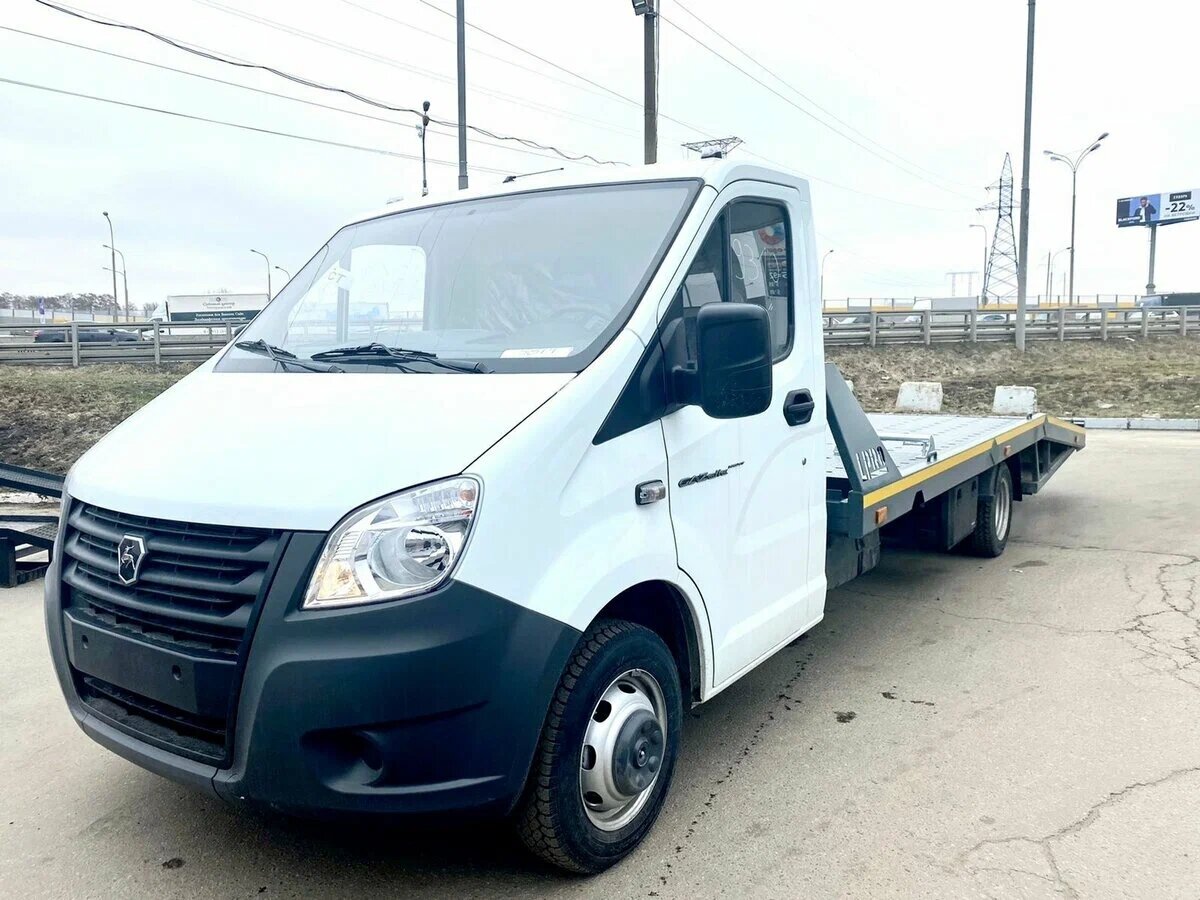 При той же грузоподъёмности, что и Бизнес, ГАЗель Next имеет более современную и комфортную кабину. 