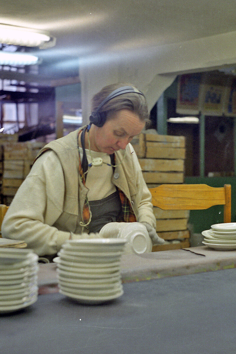 Н. П. Солдатенкова, сортировщица живописного цеха Листайте (10 фото)