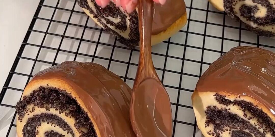 Булочки с маком в шоколаде🥯🍫: рецепт, который захочется повторить снова и снова!