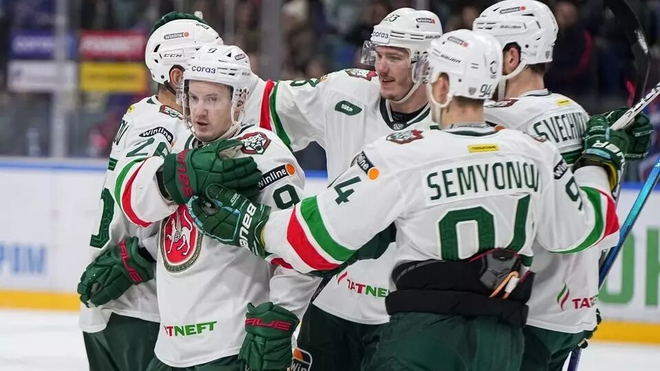     Казанский «Ак Барс» в гостевом матче регулярного чемпионата Континентальной хоккейной лиги (КХЛ) обыграл санкт-петербургский СКА со счетом 3:2.