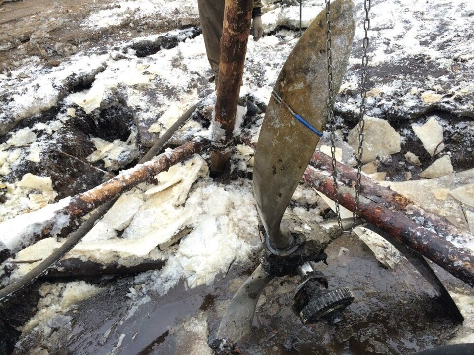 Находка 2015 года: в Тешемлевском болоте найден двигатель и винт самолета "Пе-2"