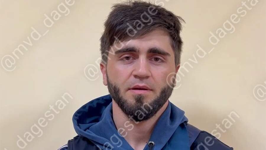 Популярный автоблогер, ранее уже лишенный права управления автомобилем, продолжил, по его словам, ради развлечения аудитории, нарушать правила и законы, рискуя и своей безопасностью, и безопасностью других», — говорится в сообщении в Telegram-канале.

О том, что подвергает опасности других участников движения, он, по его словам, задумался в последний момент.