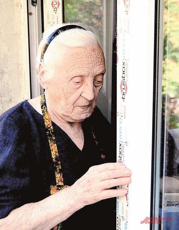    Баба Аня благодарна за ремонт. Фото:  АиФ/ Геннадий Головин