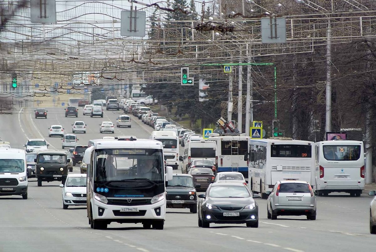 Общественный транспорт — лицо города. Фото Альберта ЗАГИРОВА 