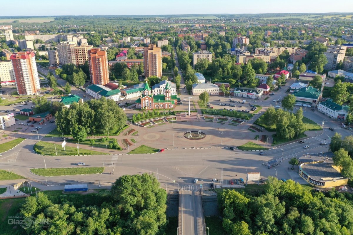 Г глазов удмуртская республика. Площадь свободы Глазов. Удмуртия г Глазов. Глазов площадь свободы панорама. Глазов площадь сверху.