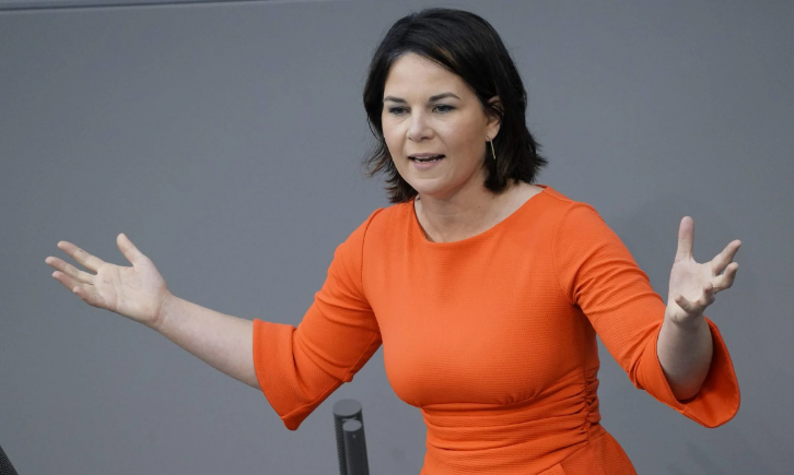 Анналена жжот глаголом, выжигая умы и сердца! (фото с сайта bangkokbook.ru)