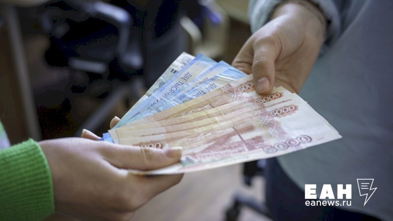 денежное пособие. наличные деньги. повышение зарплаты учителям в 2023. таблица о повышении зарплаты госслужащим 2023 года. выплата денег.