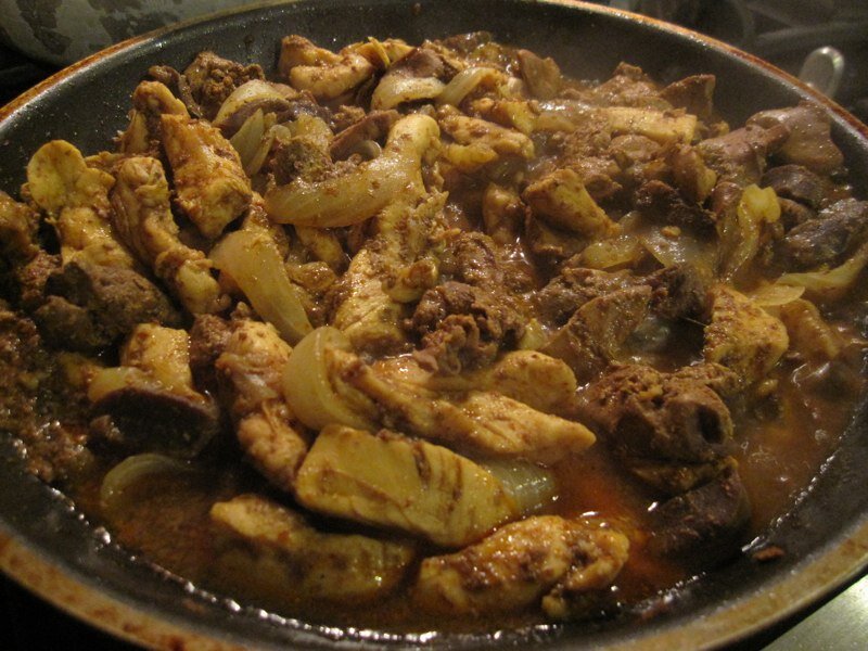 Куриные потрошки. Потроха блюдо. Жаркое из ливера. Блюда из куриных потрошков