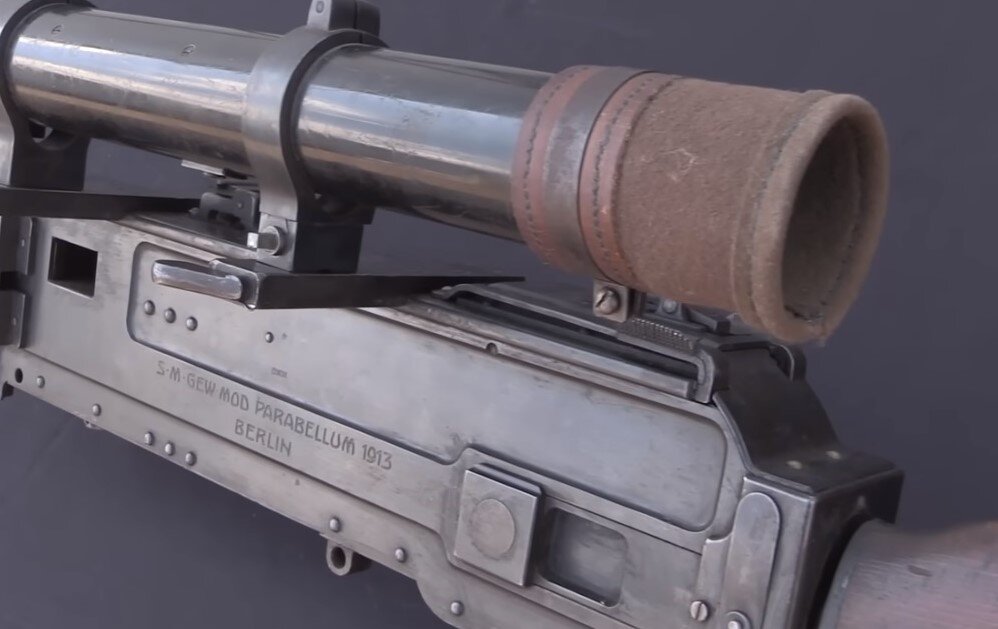 Ствольная коробка пулемета с левой стороны. Обратите внимание на отсутствие характерного для пулемета Максима кожуха пружины.