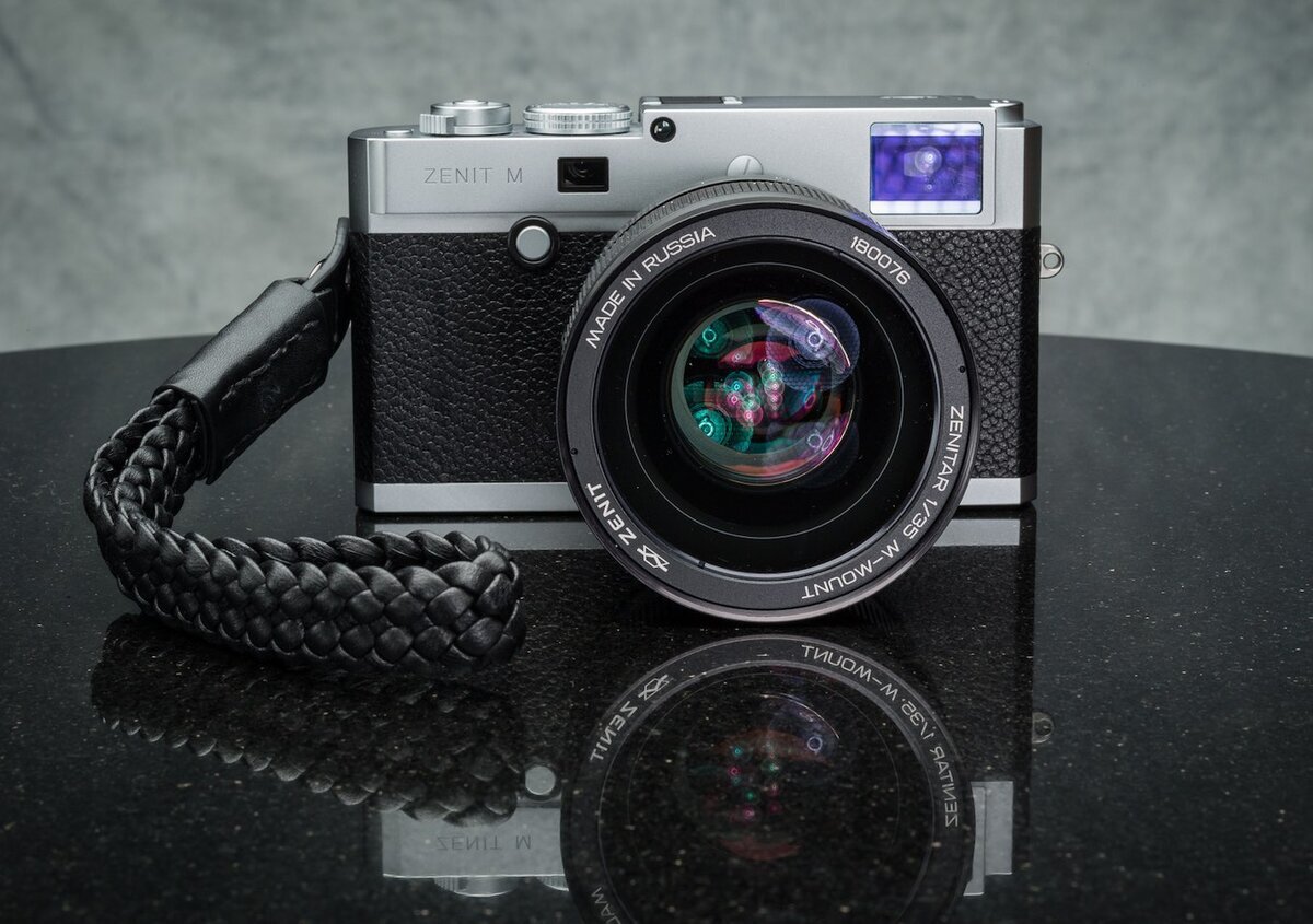 #неМой Zenit M в серебристом цвете с объективом Zenitar 35 mm f/1,0. Автор фото: Тимофей Добровольский