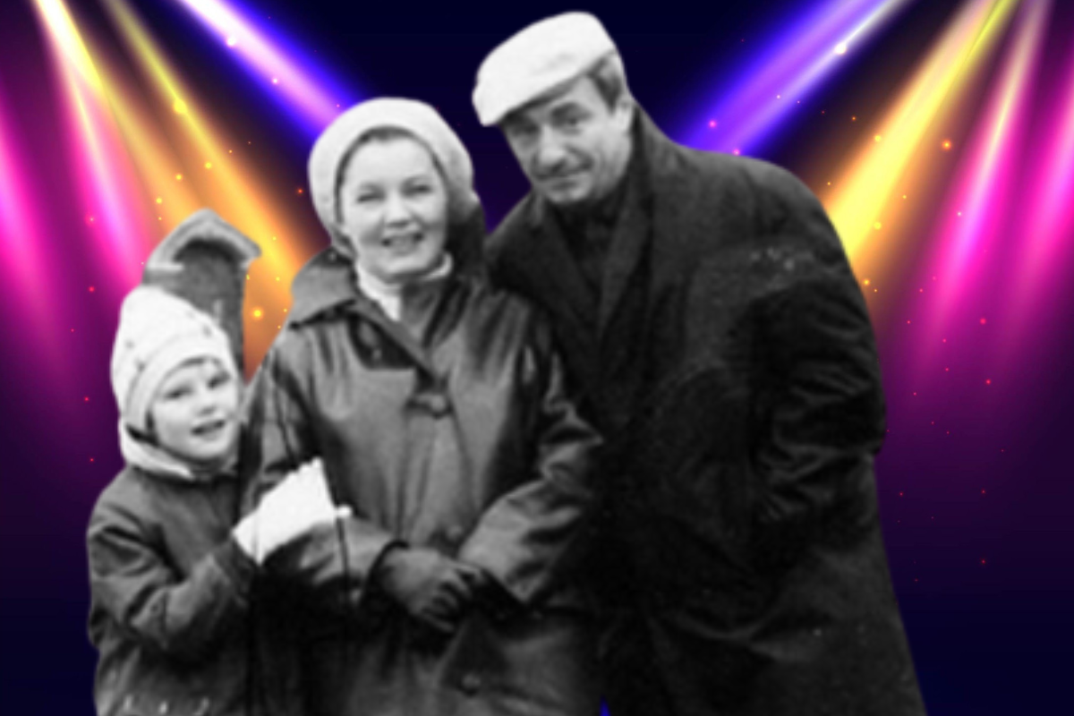 Александра Захарова с родителями