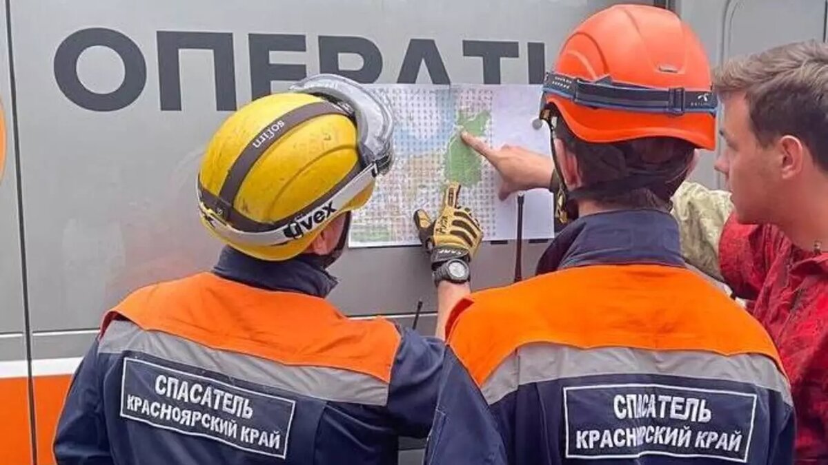     Спасатели Минусинска по телефону помогли выйти из леса 15-летнему школьнику. Мальчик ушел с базы отдыха, а вернуться сам уже не смог.