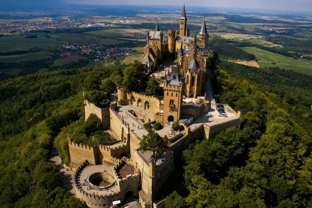 Известный з. Замок Гогенцоллерн Германия. Замок Гогенцоллерн (Hohenzollern_Castle). Замок Хохензоллерн Бург Германия. Гогенцоллерн Бург Бавария.