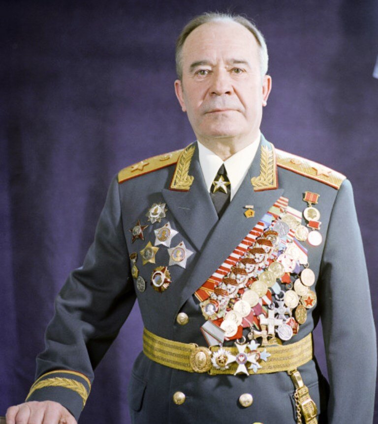 Генералы ссср фото Кавалер шести орденов Красного Знамени - генерал армии А. И. Радзиевский Черёмин