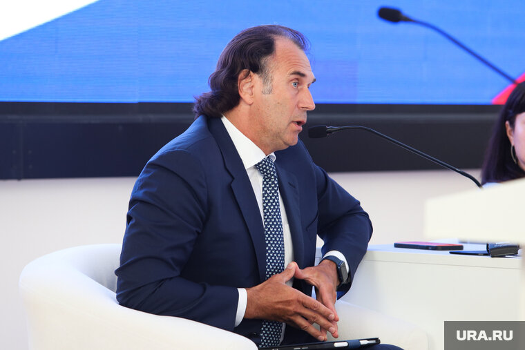    Встреча депутата Сергея Лисовского с губернатором Вадимом Шумковым прошла в конце октября