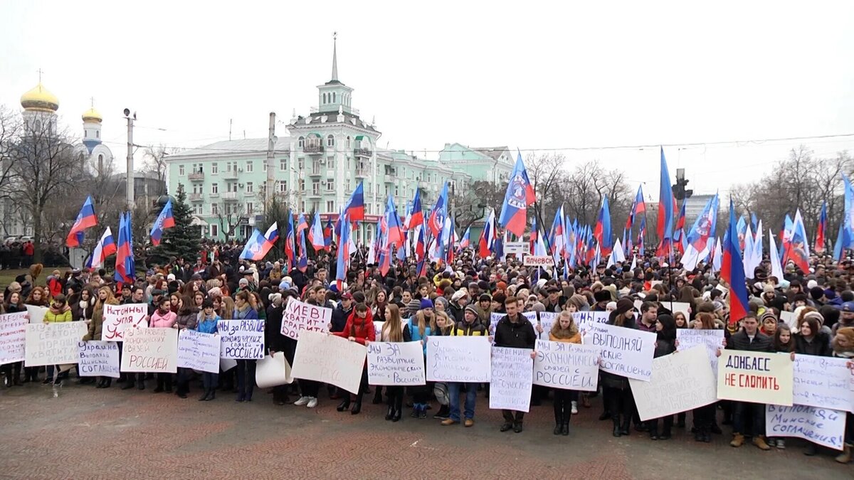 Март 2014. Каждое воскресенье - митинг. Мои родители ни одного не пропустили. Фото из Яндекс картинок для иллюстрации 