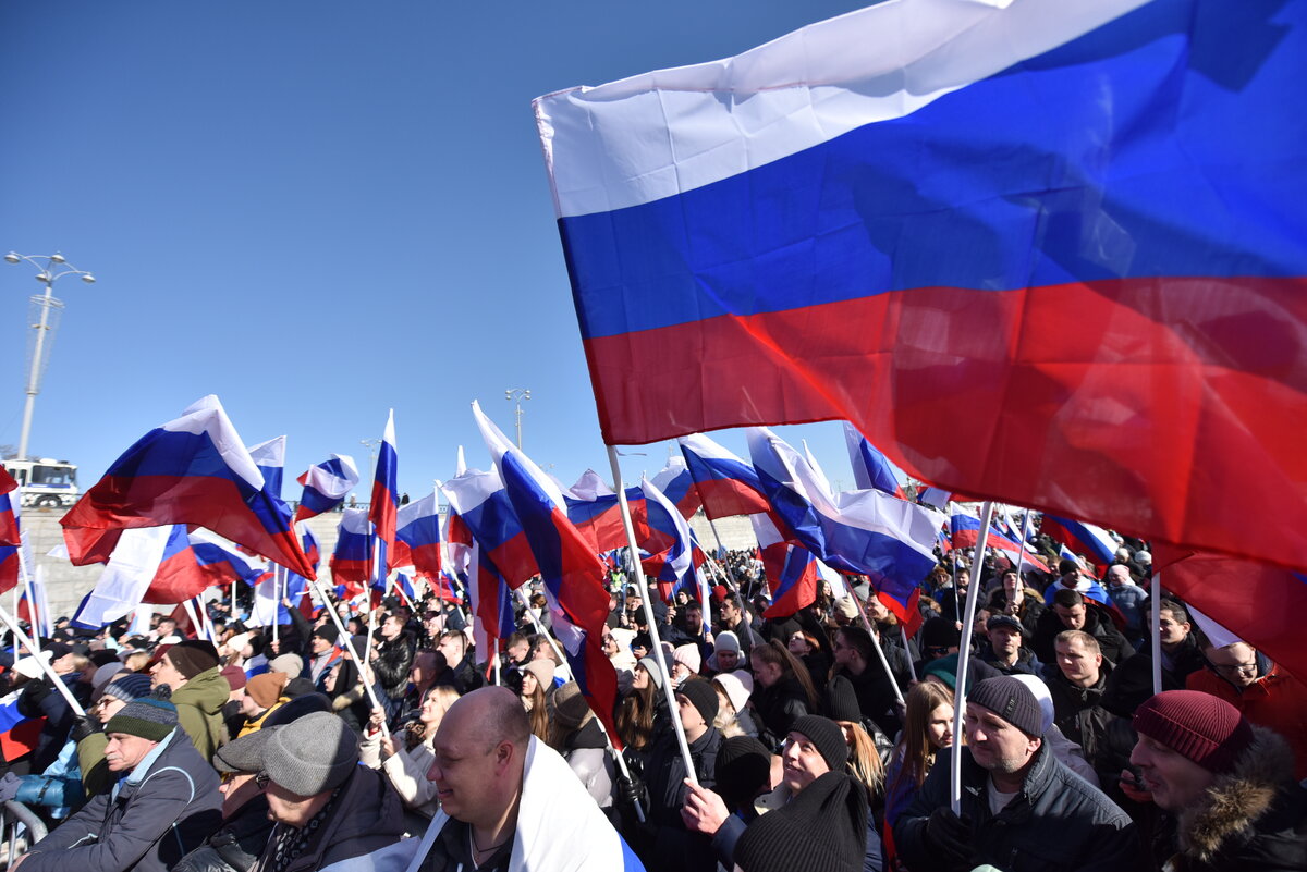 Референдум поддержка. Патриотический митинг. Митинги в России. Митинг за Россию. Митинг концерт.