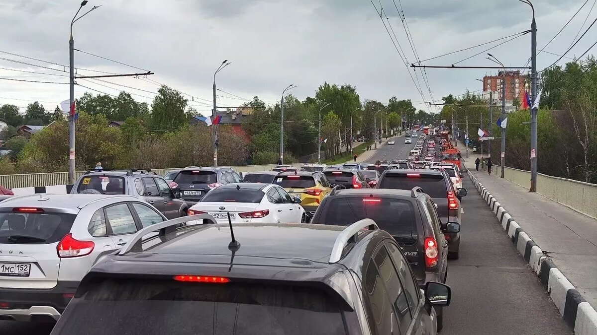    Специалисты завершат работы по расширению дороги на перекрестке улиц Ванеева и Надежды Сусловой в Нижнем Новгороде до конца ноября 2023 года. Сроки назвали в городском дептрансе при ответе на запрос NewsNN.