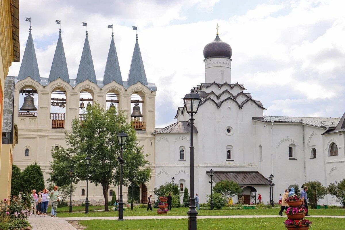 Звонница Тихвинского Богородичного Успенского монастыря
