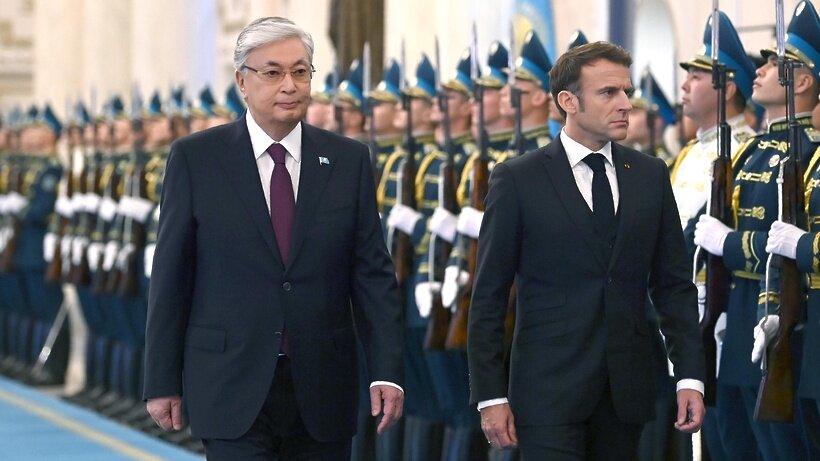    Президент Франции Эммануэль Макрон и президент Казахстана Касым-Жомарт Токаев ©Сайт президента Казахстана