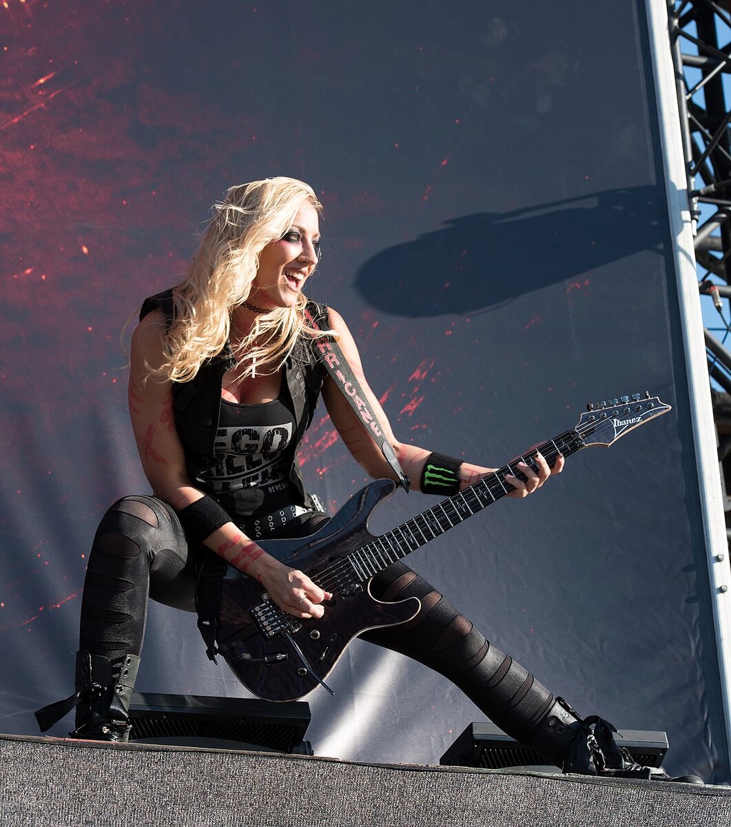 Nita Strauss & Ibanez