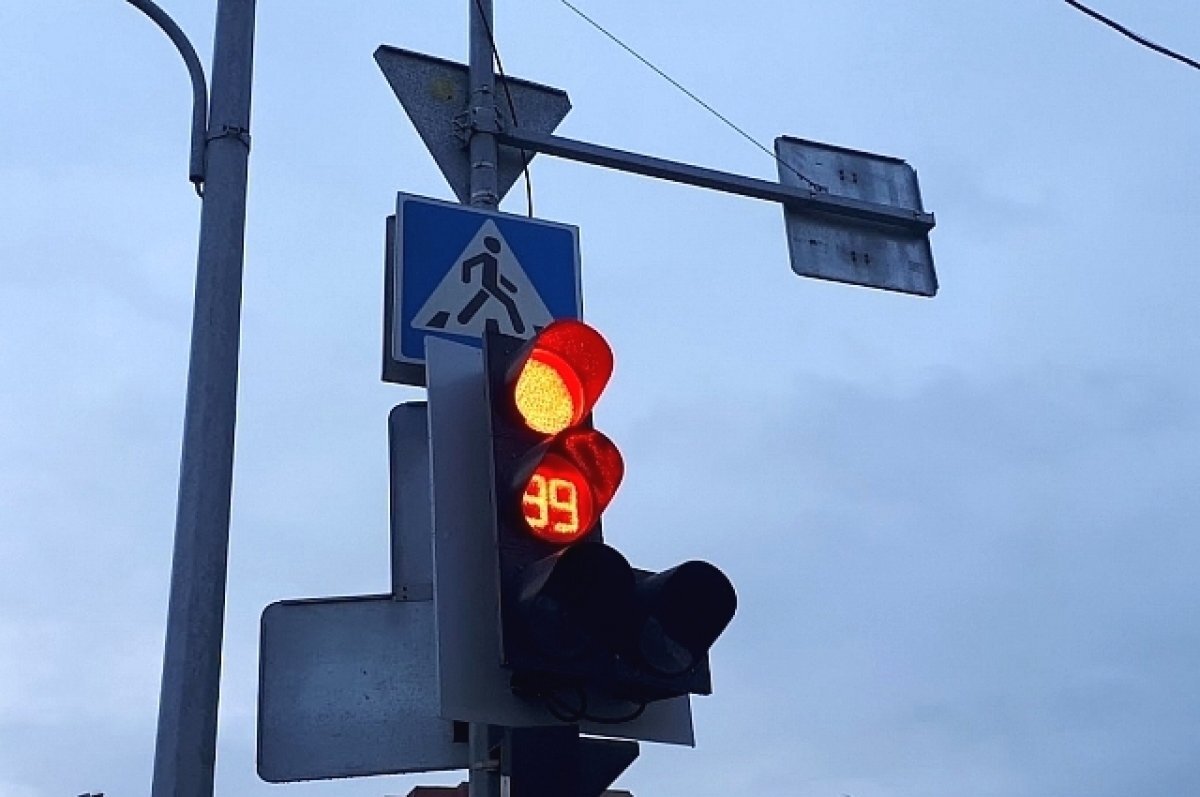    В Тюмени два 19-летних водителя проехали на красный и устроили ДТП