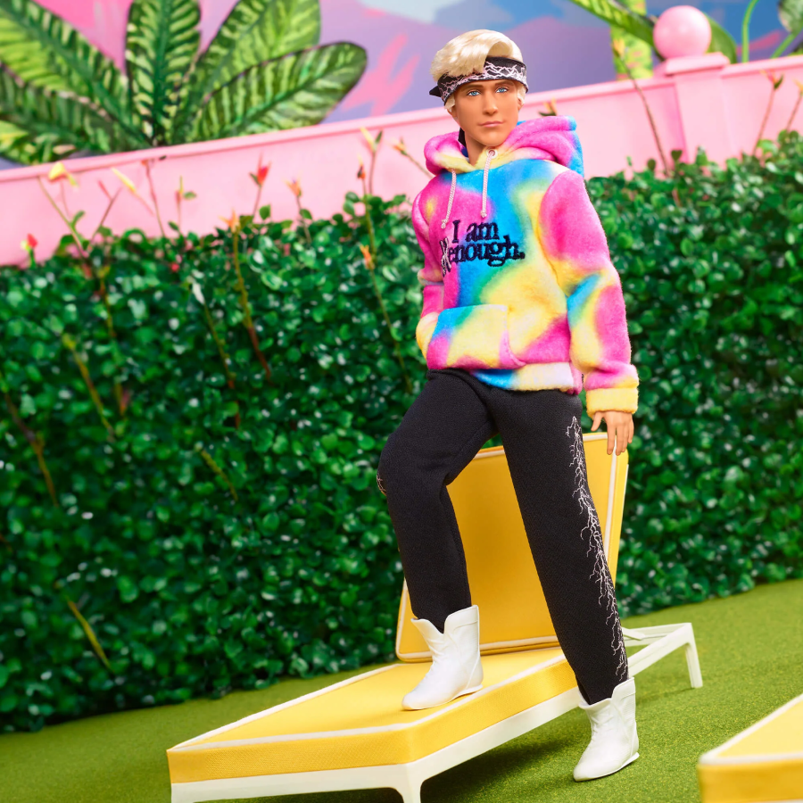    Mattel выпустила куклу Райна Гослинга в образе Кена в радужной толстовке (фото 1)