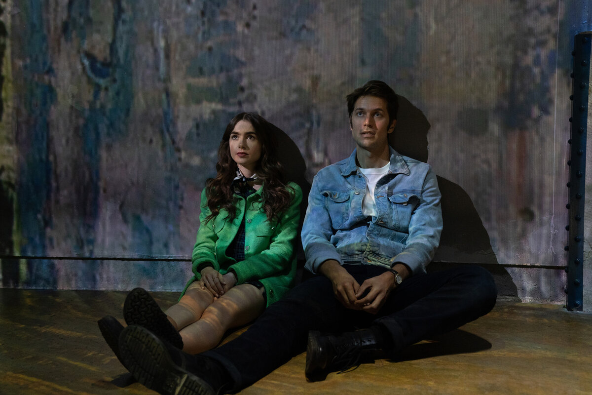 Кадр из сериала "Эмили в Париже"