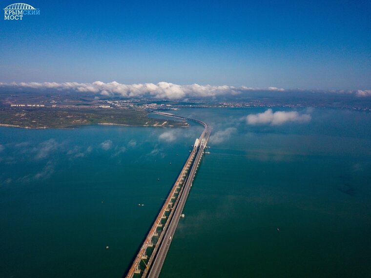    Крымский мост со стороны Севастополя погрузился в дым (архивное фото)