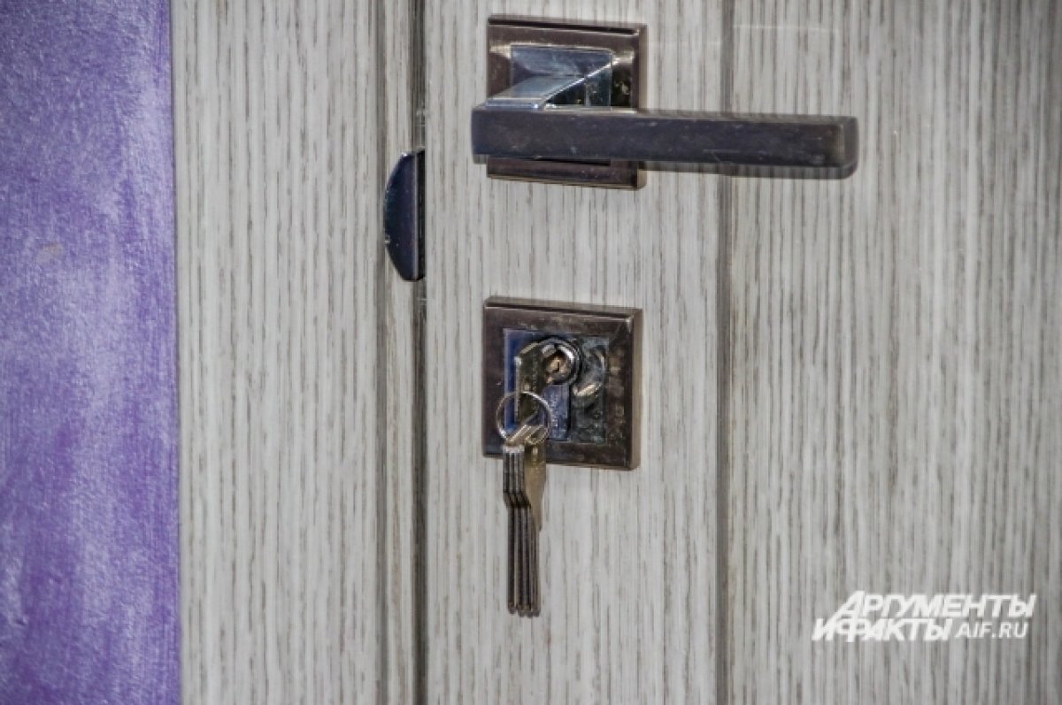    Житель Забайкалья не закрыл квартиру — его обокрали на 11 тысяч рублей