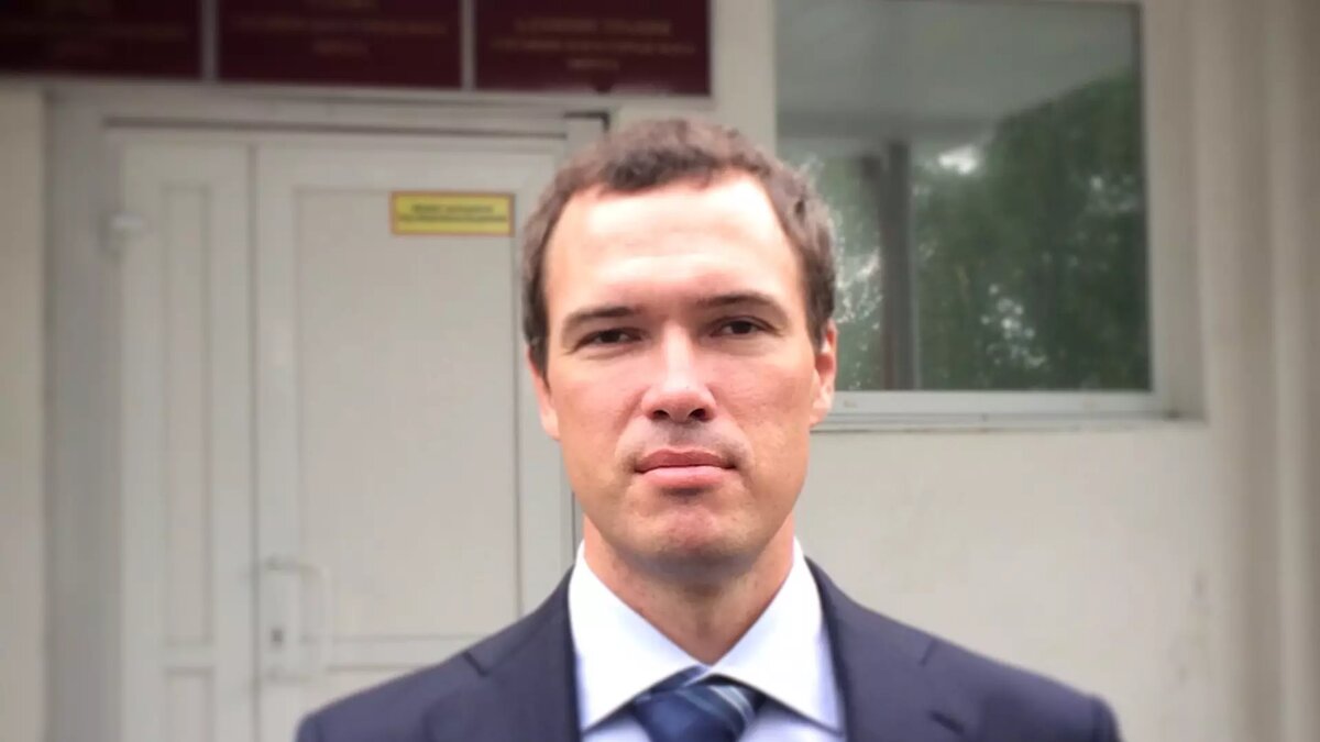     Одно из ключевых для омичей ведомств осталось на время без главы.