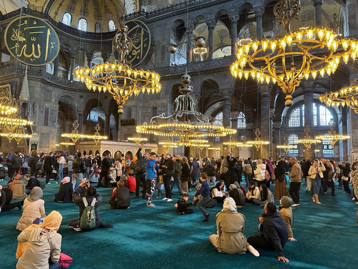 Внутри мечети Айя-София, апрель 2023