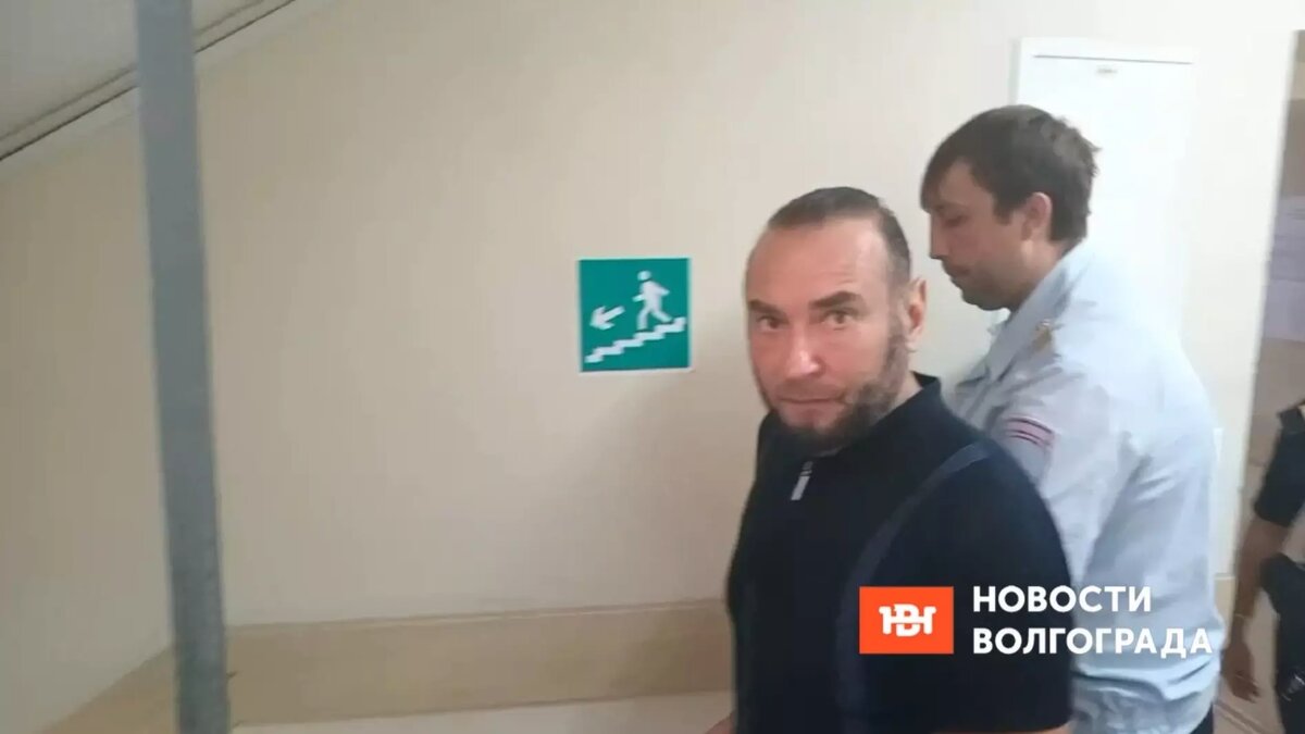    Прокуратура впервые озвучила детали уголовного дела, заведенного на депутата Андрея Анненко. Как оказалось, депутат с помощником вымогали деньги у юриста, запугивая тюрьмой, сообщает пресс-служба ведомства.