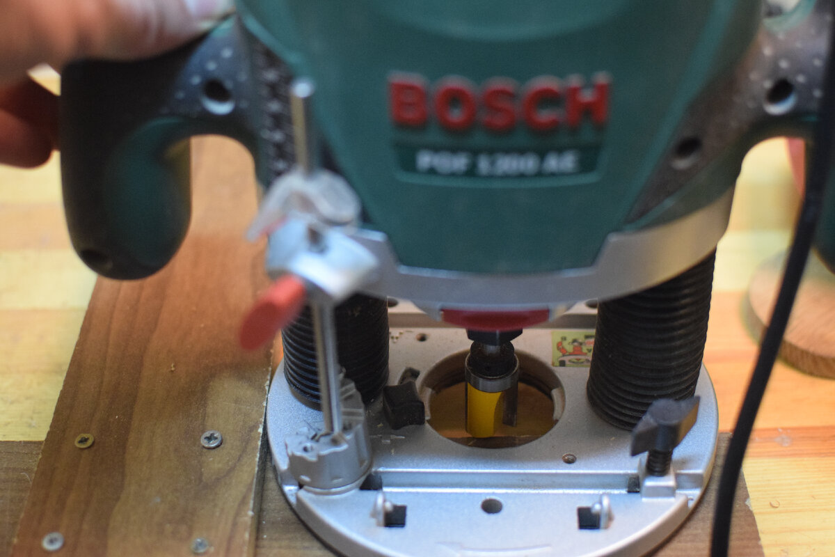 Простая подсветка для фрезера Bosch POF 1200 AE