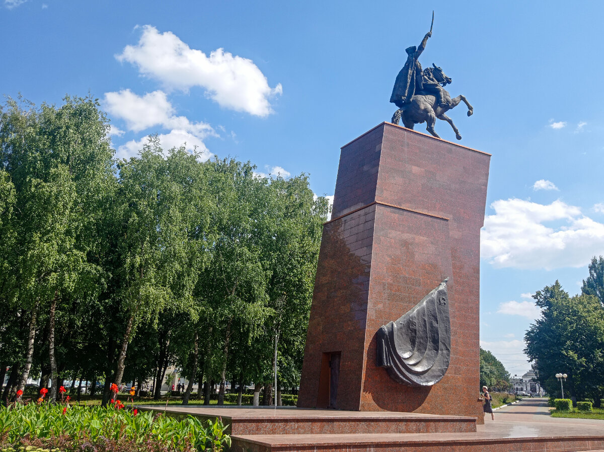 Постамент тоже куда-то скачет...