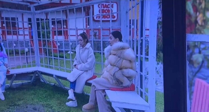 Тет-а-тете с Ермолаевой. Кристина Бухынбалтэ и Саша Бахлаева. Источник: соцсеть (2 фото)