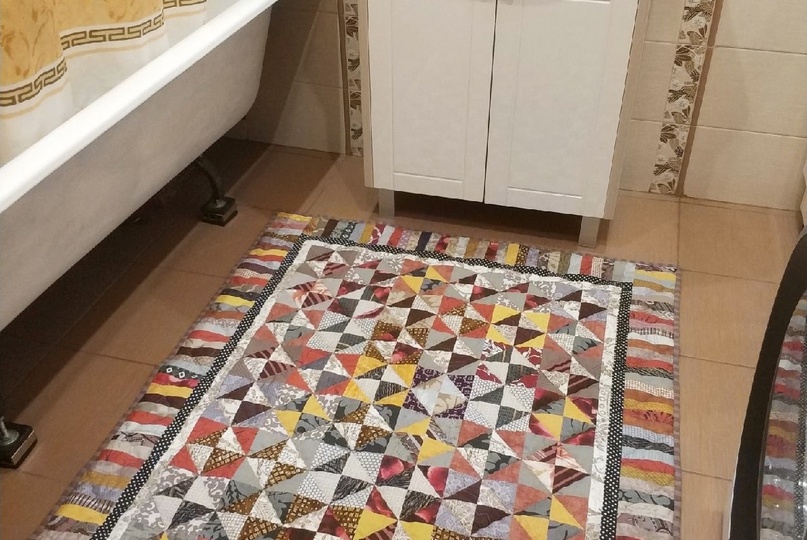 Рубрика "А вы что шьёте?" Лоскутный коврик в ванную, звезда в обмороке и рубаха-парень