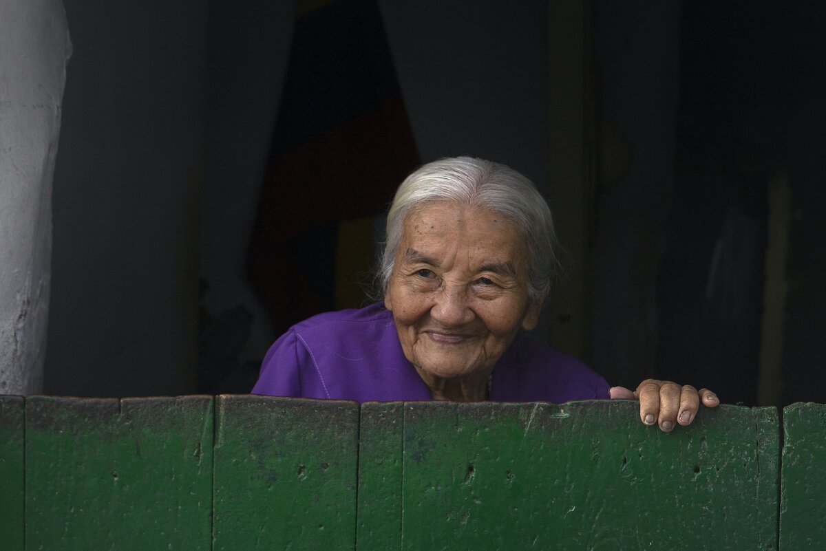 Колумбийская бабушка. Фото взято с Unsplash