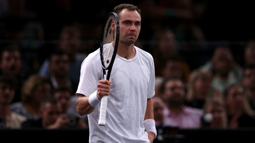     Российский теннисист Роман Сафиуллин Gettyimages.ru Dean Mouhtaropoulos / Staff