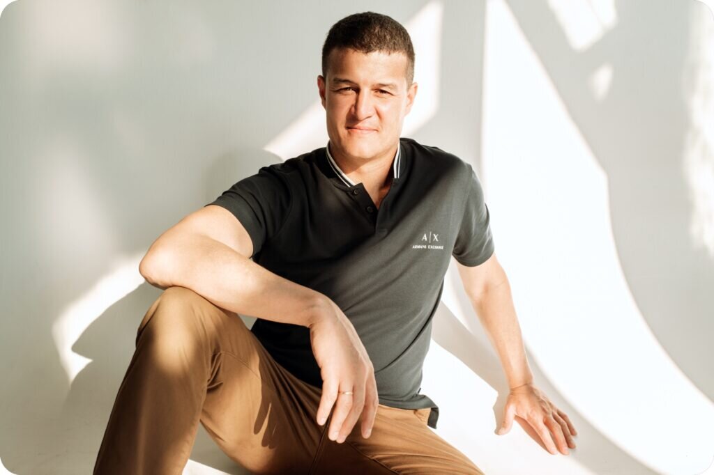 Евгений Бахаев, студийная фотосессия, г. Иркутск, 2022 год.