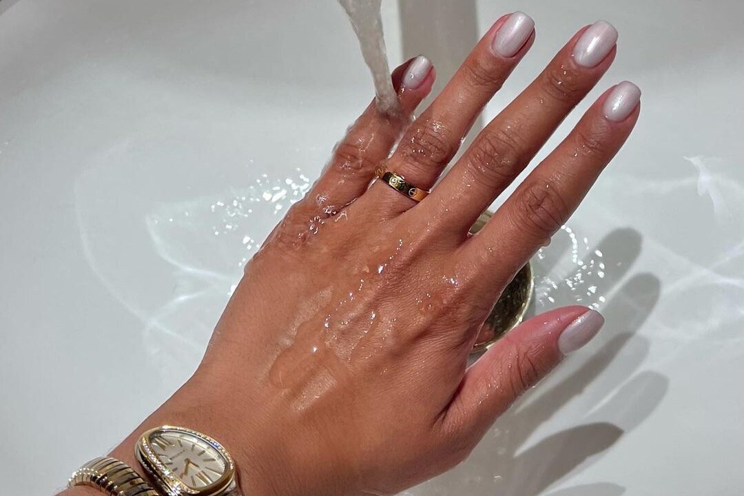     Перламутровый маникюр — главный тренд осенне-зимнего сезона. Показываем 10 актуальных вариантов