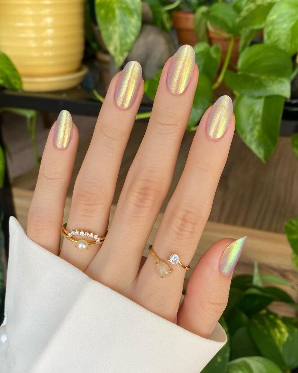    Золотые перламутровые ногти@polished_yogi