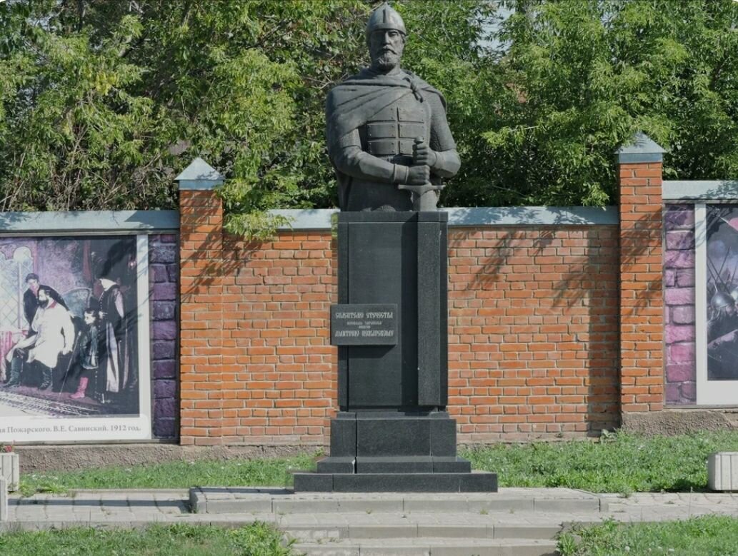 Памятник Пожарскому на первоначальном месте