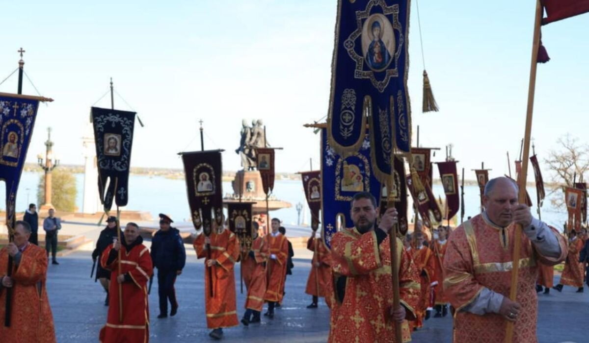     Крестный ход в Волгограде. Источник: gorvesti.ru Автор фото: Дмитрий Рогулин