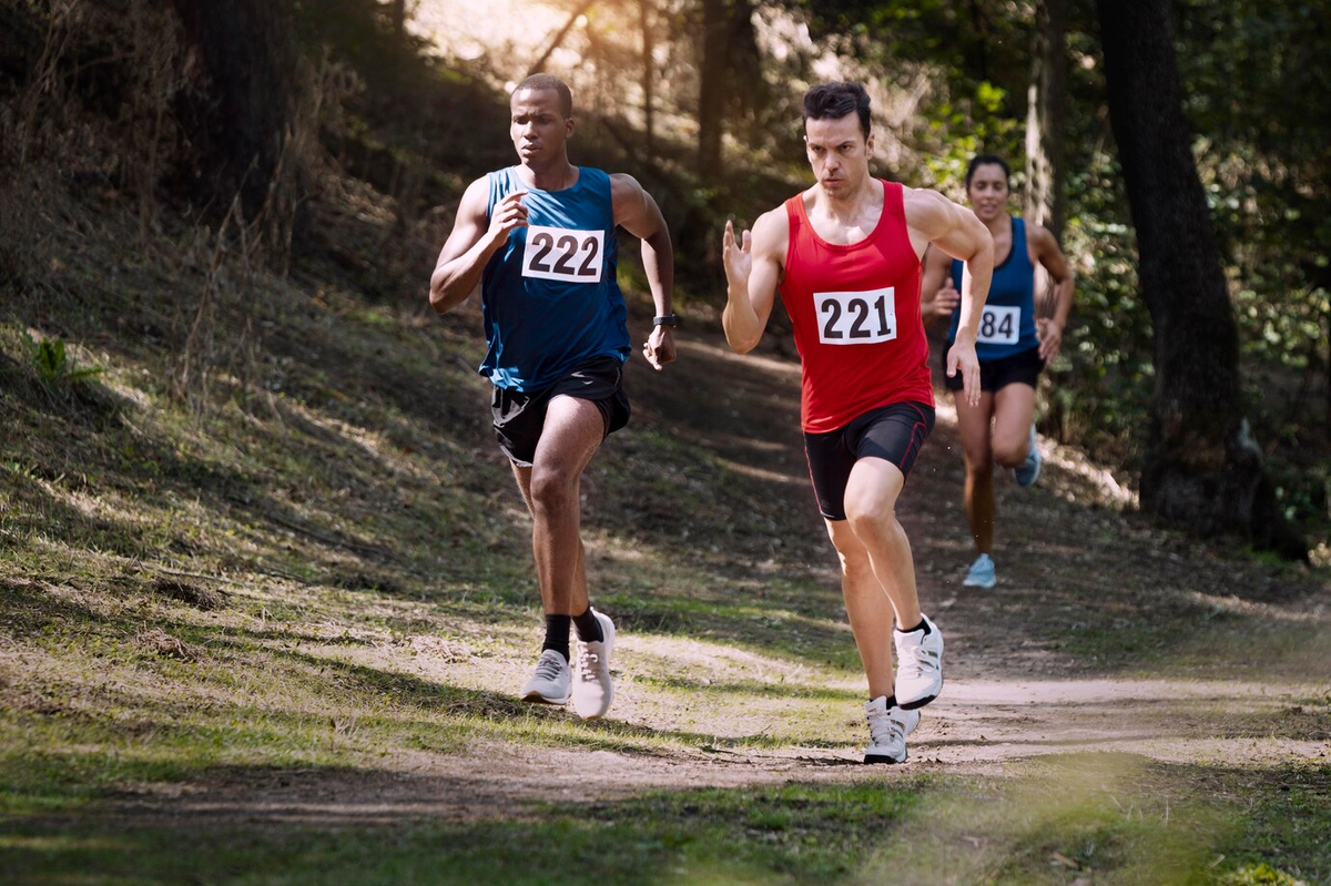 Бежишь марафон и обгоняешь второго бегуна ты. Марафон. Cross Country Running. Бег мужчины полуфиналы. Cross Country Running adidas.