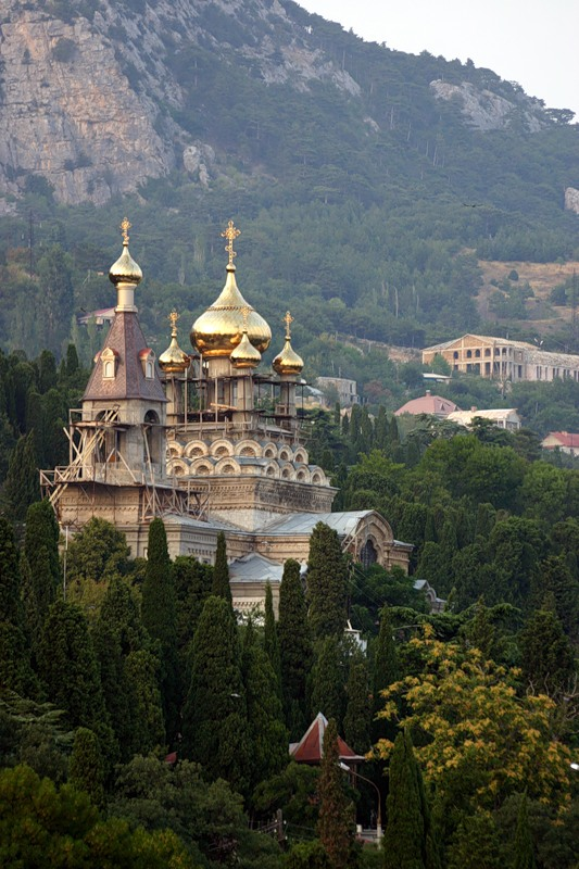 Алупка храм Архангела Михаила внутри